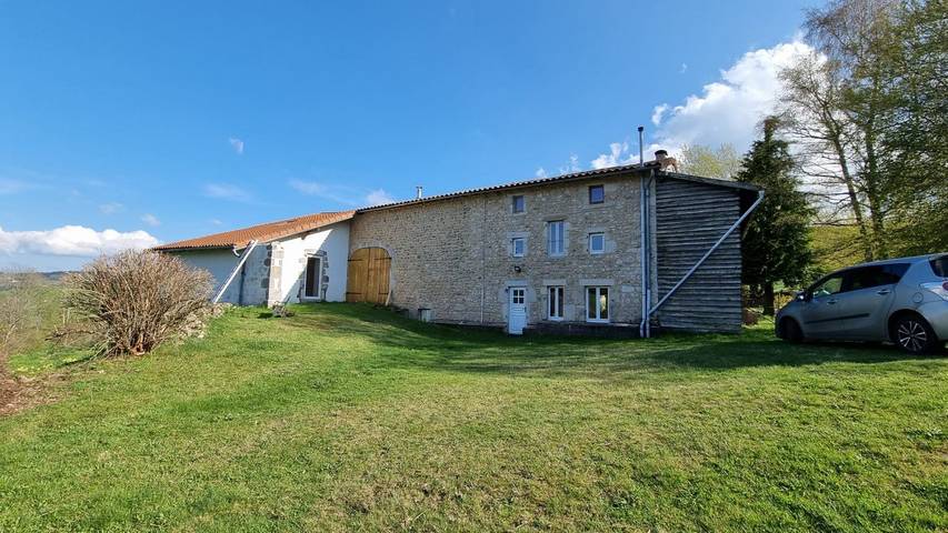 Gîte pour 6 personnes, avec jardin et terrasse à Saint-Amant-Roche-Savine