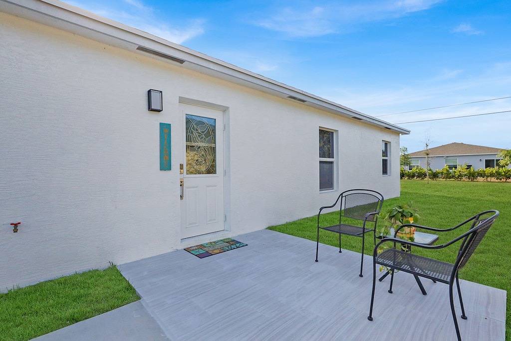 Ganze Wohnung, Modern Private 2 Br 1 Ba and Kitchen Near the Beach in Port St. Lucie, St. Lucie County