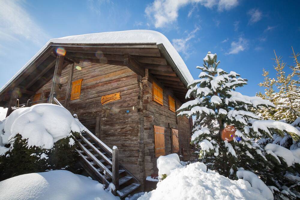 Appartement entier, Summit combles, Accès au chalet skis aux pieds depuis Le Rouge. in Bagnes, Alpes valaisannes