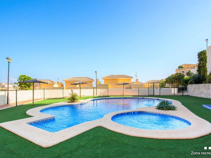 Gîte pour 6 personnes, avec piscine et terrasse, animaux acceptés