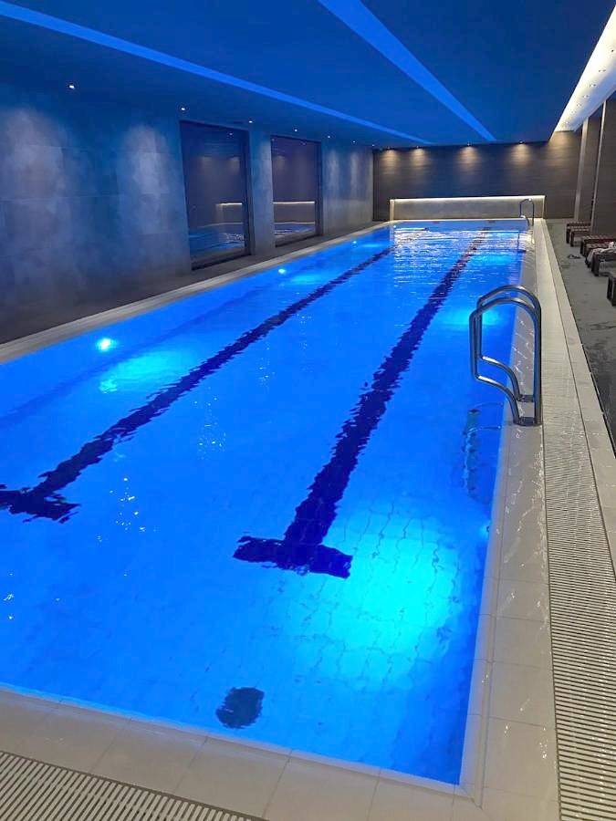 Ferienwohnung für 4 Personen, mit Balkon und Whirlpool sowie Terrasse und Pool in Zlatibor