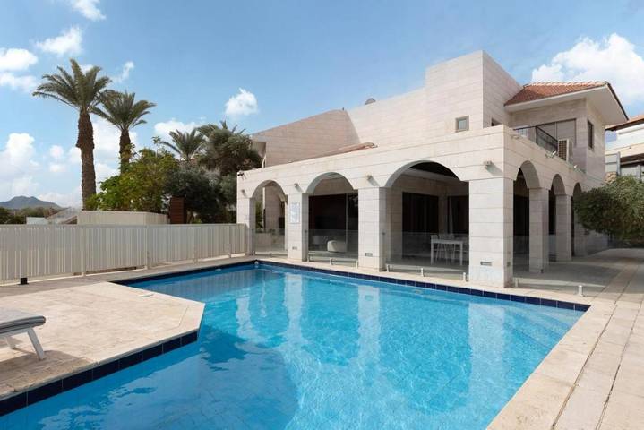 Chalet para 20 personas, con piscina además de jardín y vistas - 1