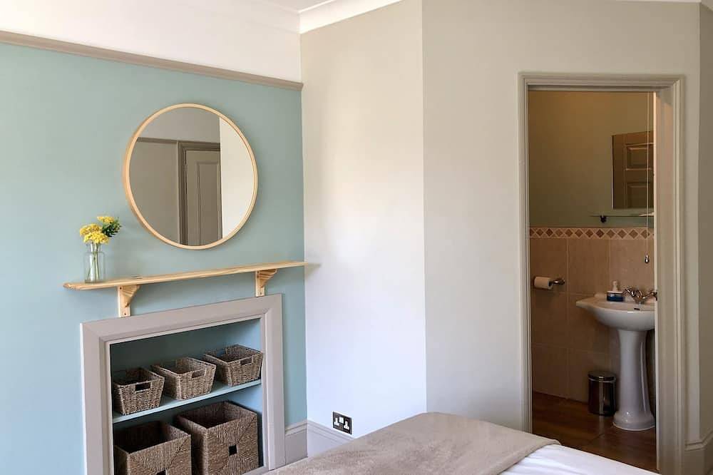 Beautiful Georgian Grade Ii Listed Detached House sleeps 18 in Gosport, Hampshire