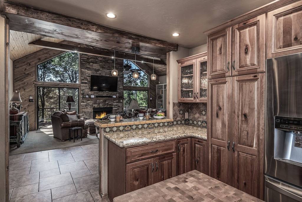 \"Mountain Escape,\" Our cozy mountain home, Quiet Neighborhood in Alto, Ski Apache