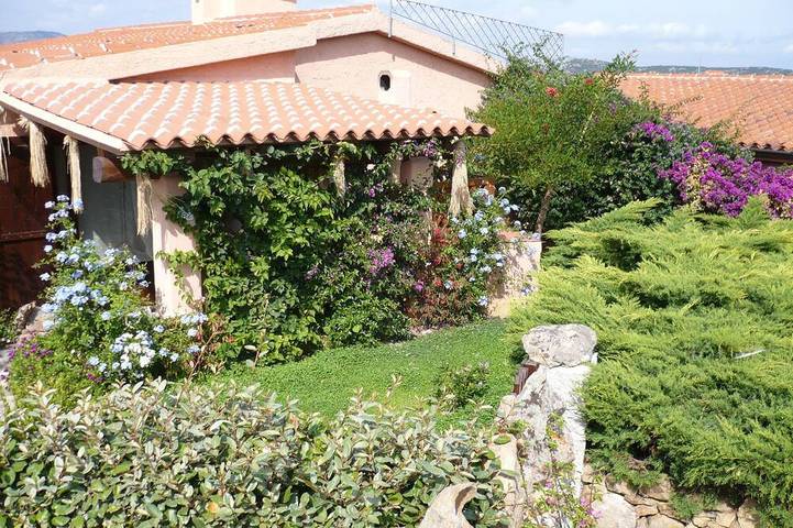 Casa delle Conchiglie, ombrellone e lettini in omaggio sulla spiaggia sotto casa in Salinedda, San Teodoro