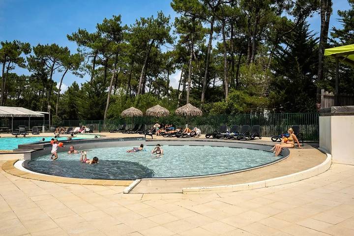 Camping pour 6 personnes, avec terrasse à Saint-Hilaire-de-Riez - 4