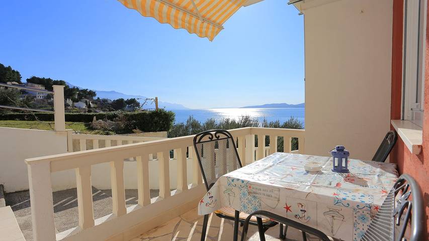 Studio für 2 Personen, mit Terrasse und Ausblick in Mimice