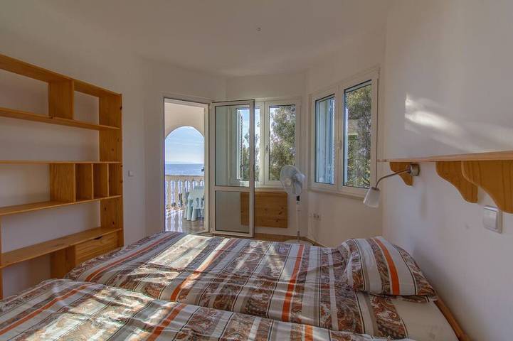 Appartement entier, Beach Apartment 1: zone de baignade privée, plage de sable, WiFi, idéal pour les familles in Novalja, Pag