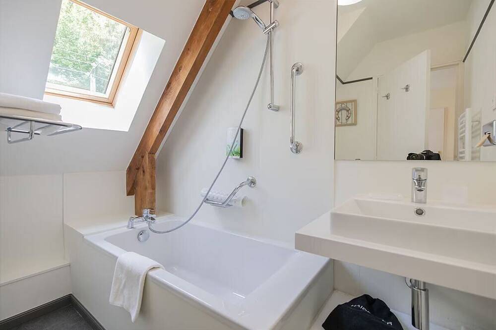 Charming Riverside Escape in Historic Normandy, just 80 Minutes from Paris. in Connelles, Région de Les Andelys