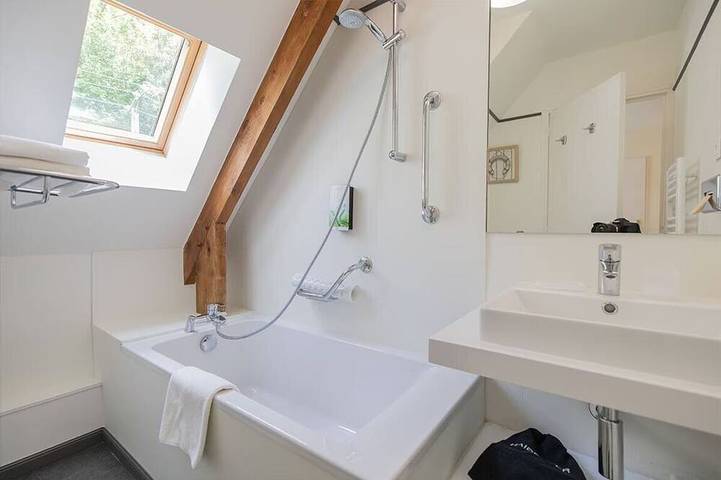Charming Riverside Escape in Historic Normandy, just 80 Minutes from Paris. in Connelles, Région de Les Andelys