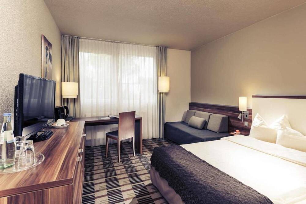 Ganze Wohnung, Sonntag Saarbrücken Süd Doppelzimmer mit Sessel in Saarbrücken, Saargau