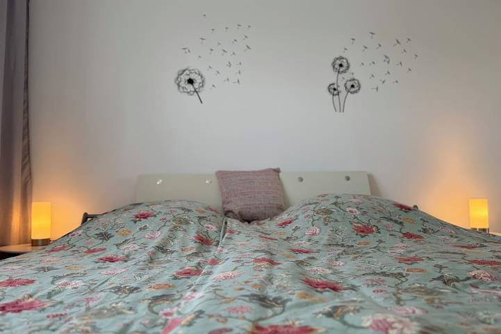 Entire apartment, Ruhrpott Residence - 3-room suite - 70m² with balcony in prime location in Oberhausen, Ruhr district