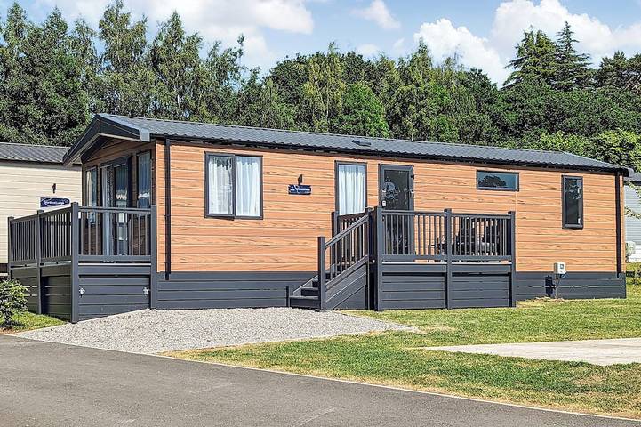 Glamping for 6 people, with garden in Cheshire