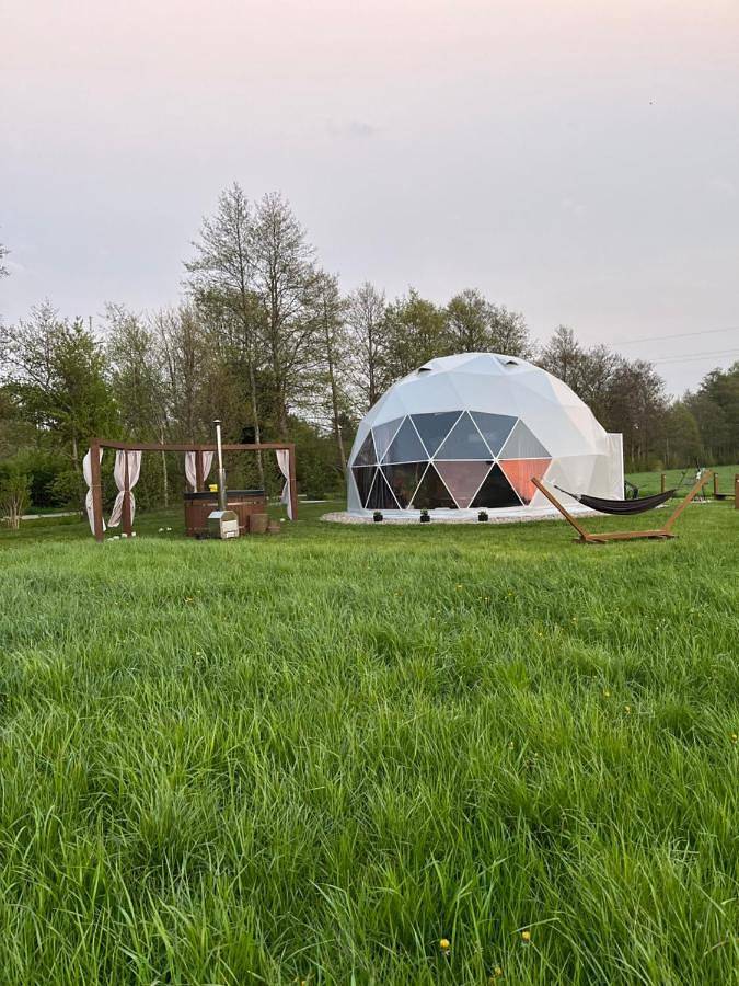 Glamping Hen W Trawie in Krokowa