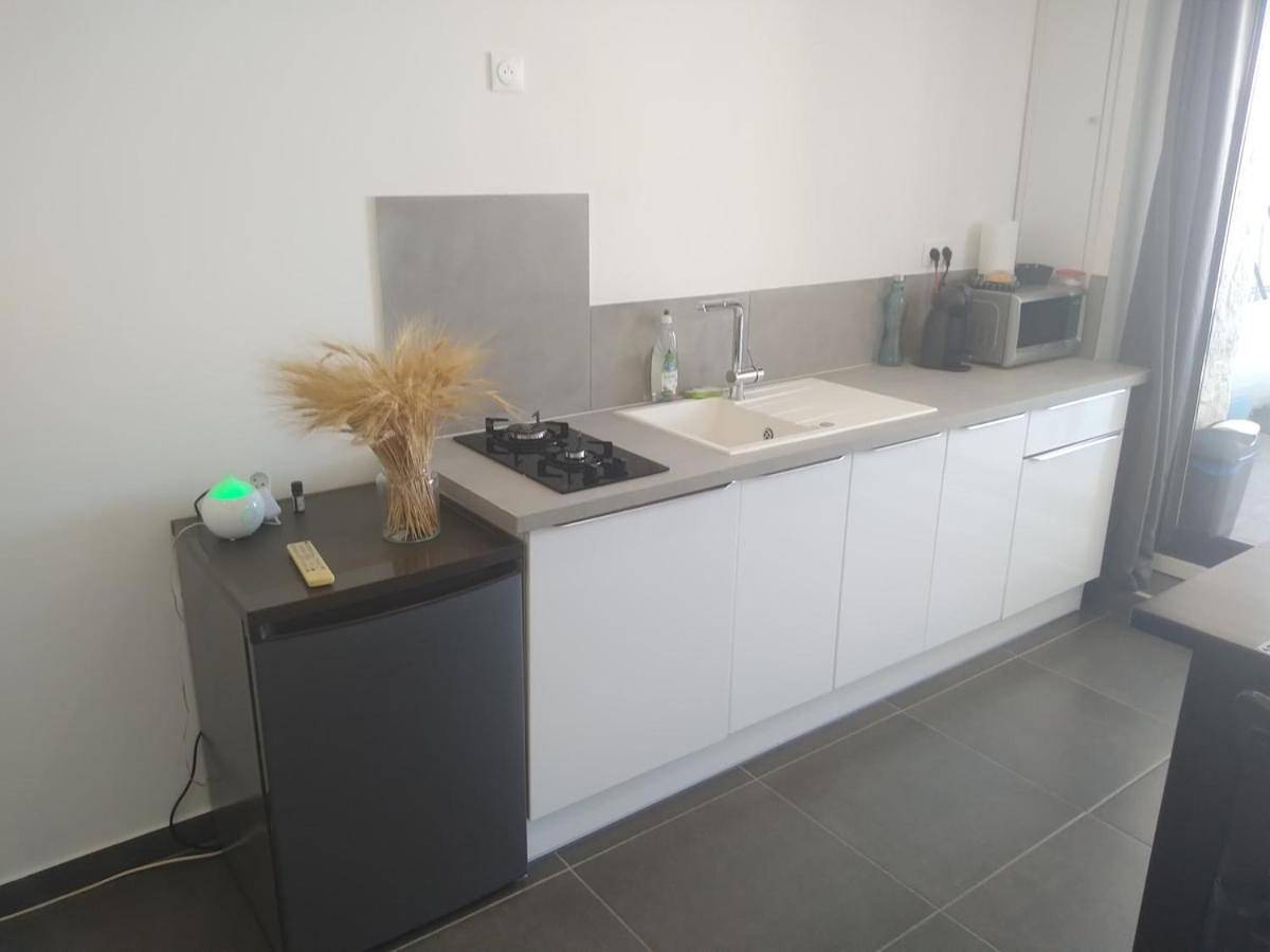 Appartement entier, Studio indépendant terrasse et piscine avec accés limité mais privatisée in Saint-Savournin, Côte méditerranéenne (France)