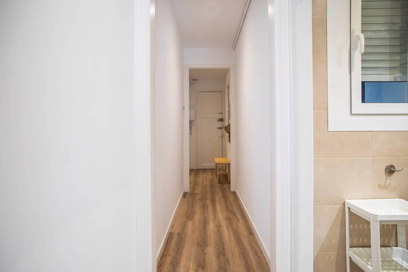 Apartamento entero, 12par1003- Luminoso piso en Paralelo in Centro Barcelona, Barcelona
