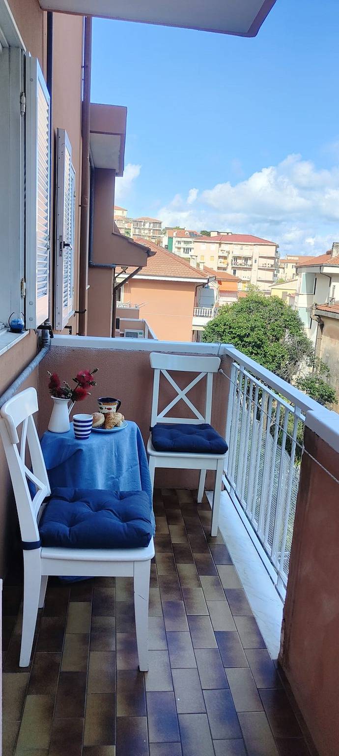 Ganze Ferienwohnung, Ferienwohnung für 3 Personen mit Balkon in San Lorenzo al Mare, Riviera di Ponente