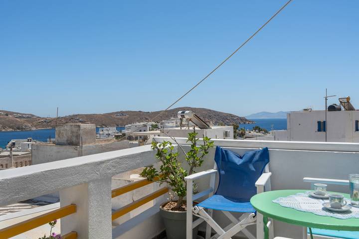Estudio entero, Estudio 'Agnadi' con vistas al mar, balcón y aire acondicionado in Livadi, Serifos
