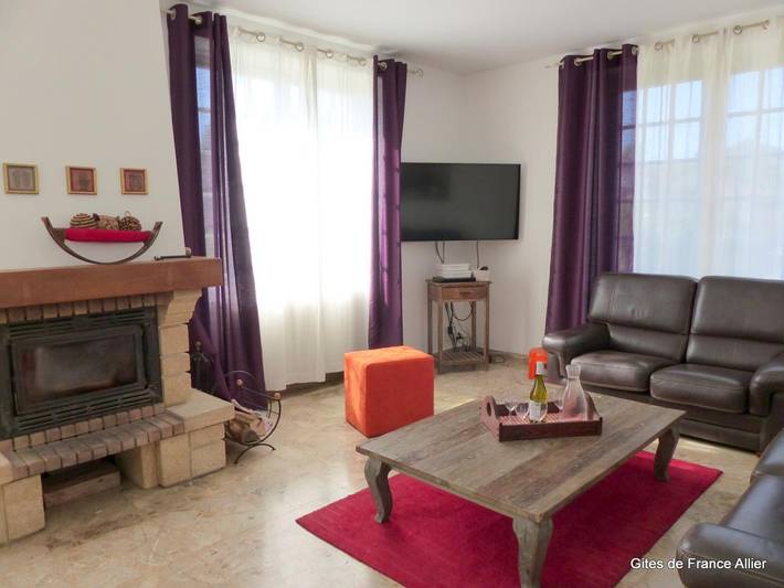 Gîte pour 10 personnes, avec jardin et terrasse, animaux acceptés dans Allier - 4