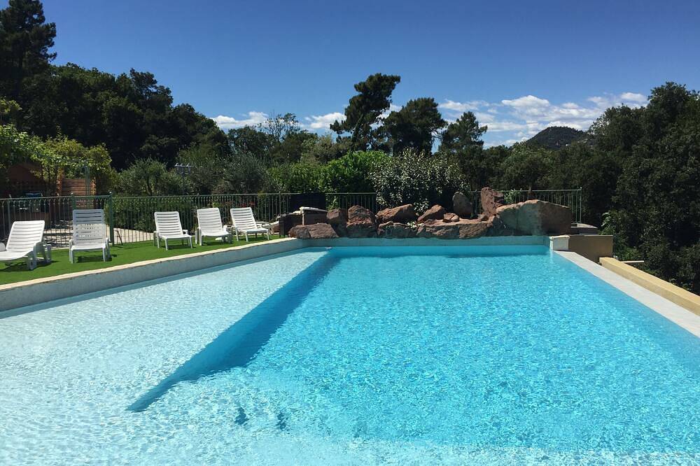 The calm of the forest, just minutes from the sea in Frejus, Massif de l'Esterel