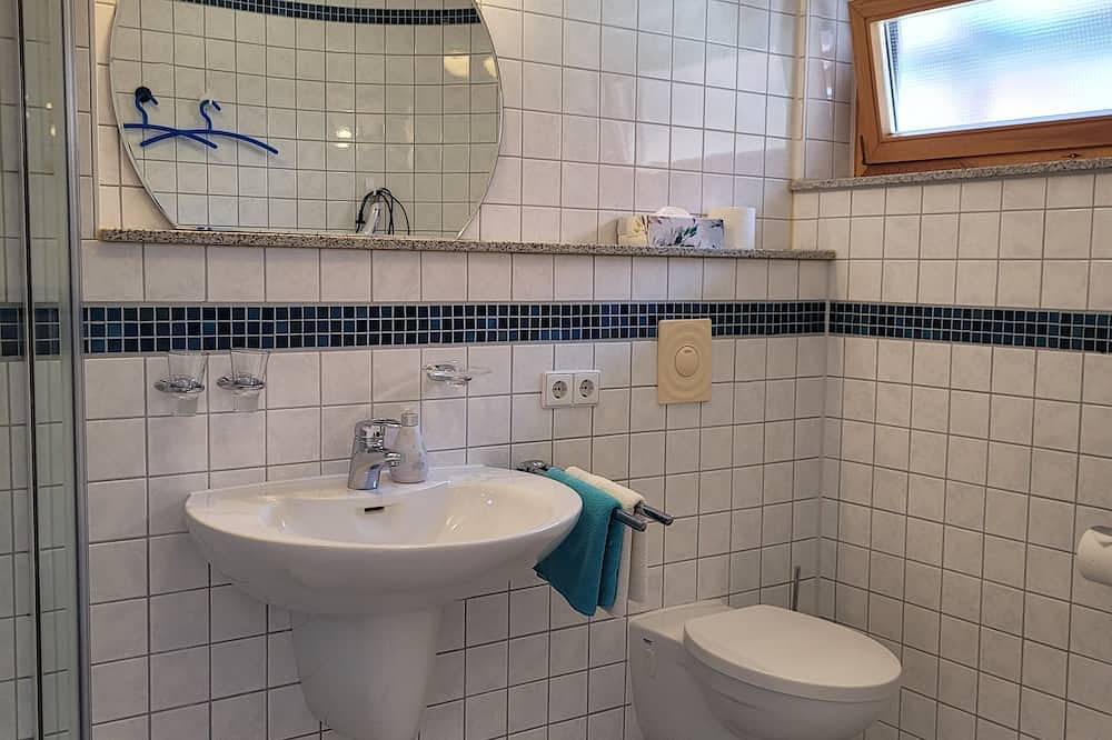 Ganze Wohnung, Charmante Wohnung \"Backbord\" - mit Seeblick und Liegewiese direkt am Wasser in Hagnau am Bodensee, Obersee (Bodensee)