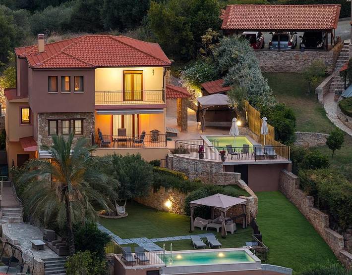 Gîte pour 4 personnes, avec Balcon et Terrasse ainsi que Jardin et Piscine