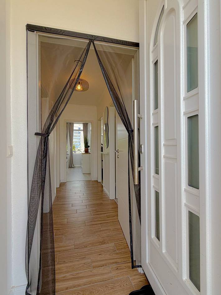 Ganze Wohnung, Komplett saniertes, modernes und gut ausgestattetes Ferienappartement im Haus des Kurgastes! in Heiligenhafen, Ostholstein