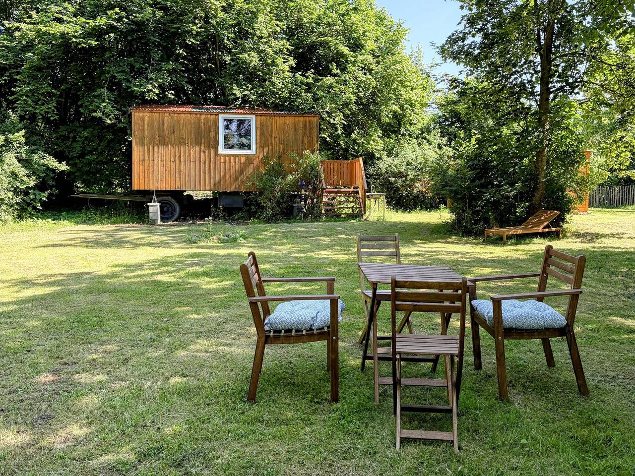 Ganze Ferienwohnung, Tiny Home „Zirkuswagen Blau“ mit Gemeinschaftspool, Garten und Wlan in Hetzdorf, Uckerland