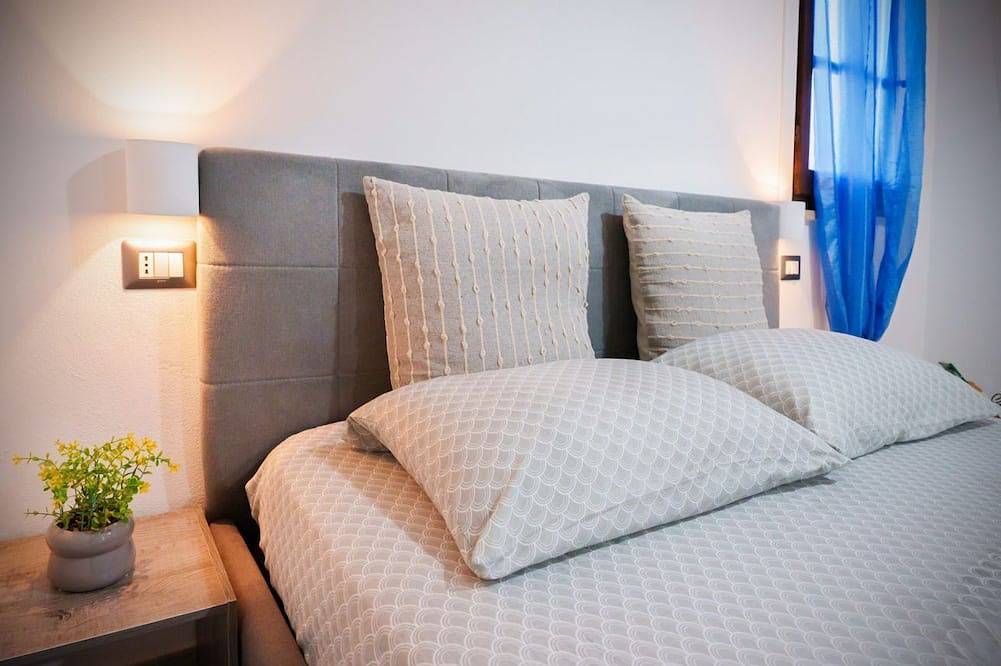 Ganze Wohnung, Raum, Komfort und Entspannung in Mandriola, nur einen Katzensprung vom Strand entferntentdecke das Stella Marina Apartment, eine geräumige und komfortable Drei-Zimmer-Wohnung in Mandriola, nur 3 Minuten zu Fuß vom Strand entfernt – perfekt für alle, in Mandriola, Sardinien