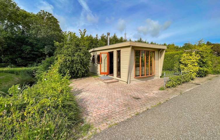 Glamping voor 4 personen, met Terras en Tuin in Friesland