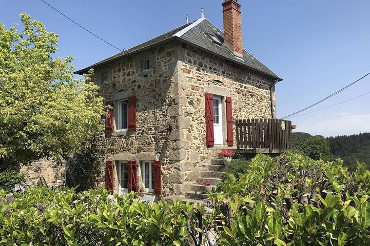 Gîte pour 8 personnes, avec jardin à Ferrières-sur-Sichon