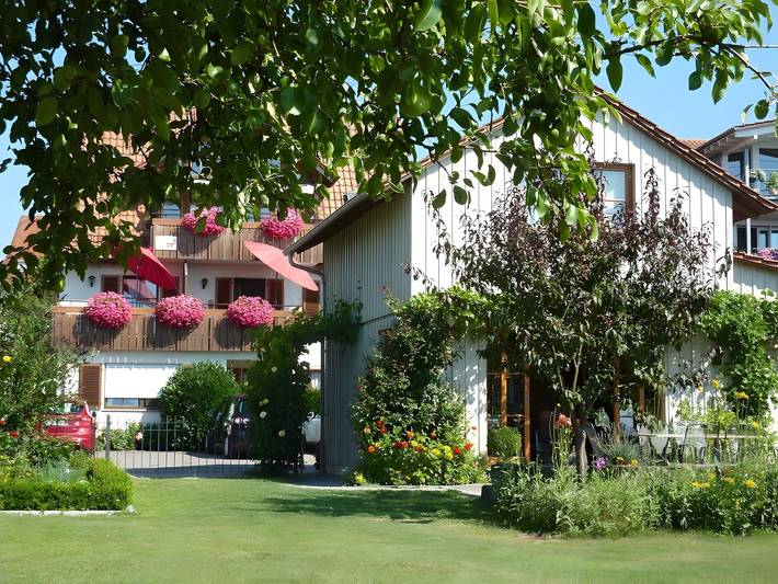 Ferienwohnung für 4 Personen, mit Garten und Seeblick