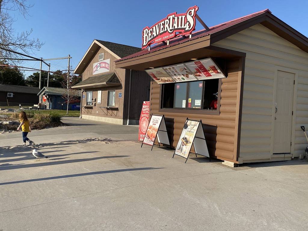 Beach Cottage, walking distance to Sauble. 3 bedroom, 2 bath in Sauble Beach, Huronsee (Kanada)