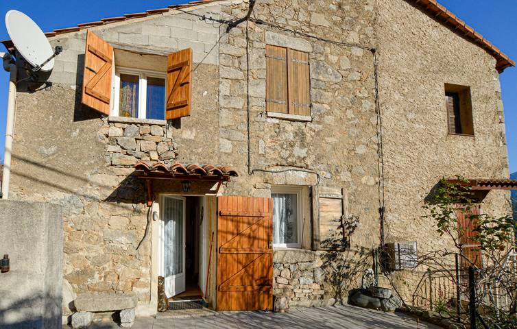 Location de vacances pour 6 personnes, avec terrasse à Lopigna