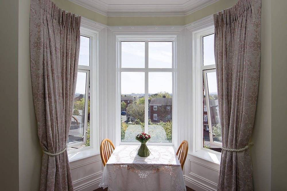 Hel lägenhet, Studio with a view over Dublin, walking distance to city & Dublin Zoo 10 min in Dublin, Dublin (grevskap)