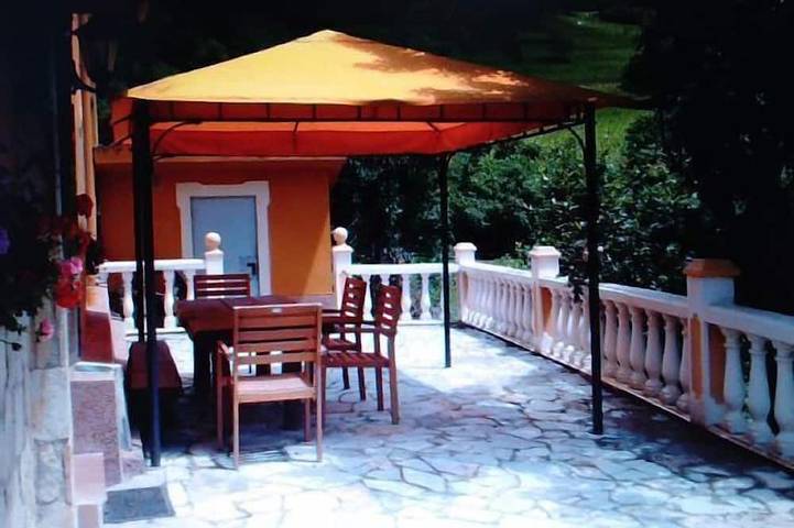 Gîte pour 6 personnes, avec terrasse - 1