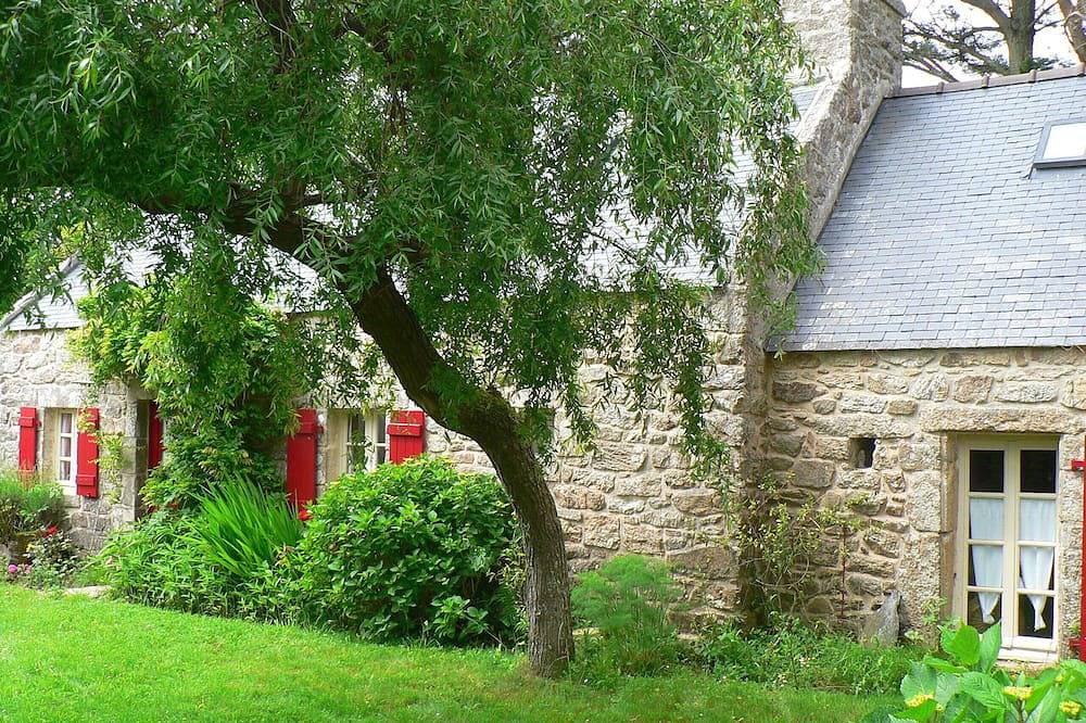 A La Pointe De La Bretagne En Finistere - Maison Typique 900M De La Mer  Arboree in Beuzec-Cap-Sizun, Iroise