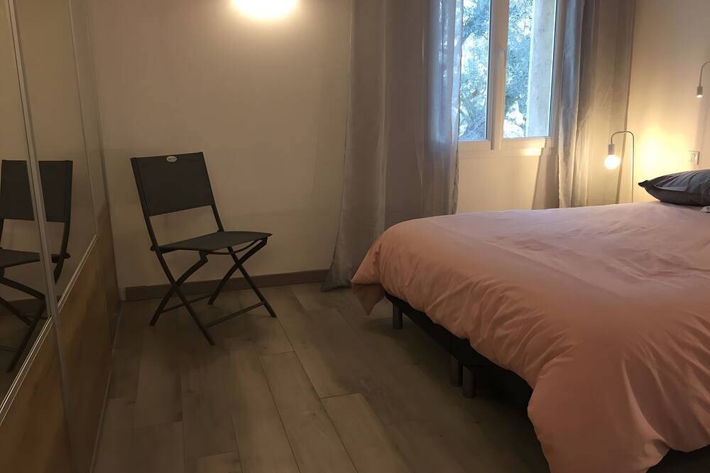 Luxury Villa – Panoramic Views with Mountain View, Wi-Fi and Air Conditioning in Volx, Parc naturel régional du Luberon