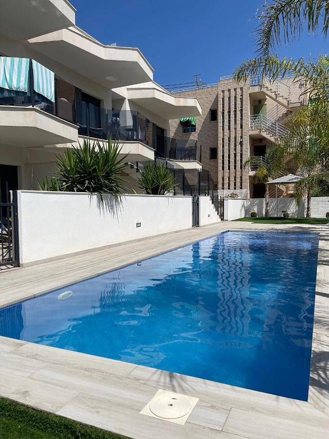 Gîte pour 6 personnes, avec vue ainsi que piscine et jardin, animaux acceptés dans Santiago de la Ribera
