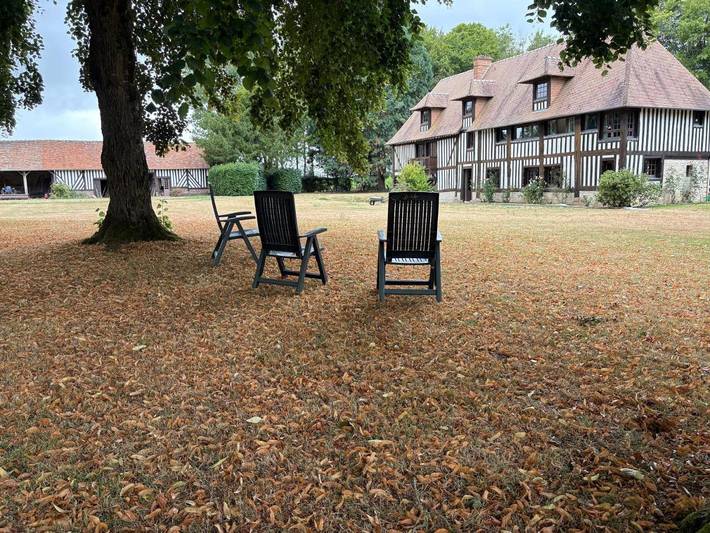 Location de vacances pour 8 personnes, avec Balcon et Terrasse ainsi que Jardin et Vue à Saint-Germain-de-Livet