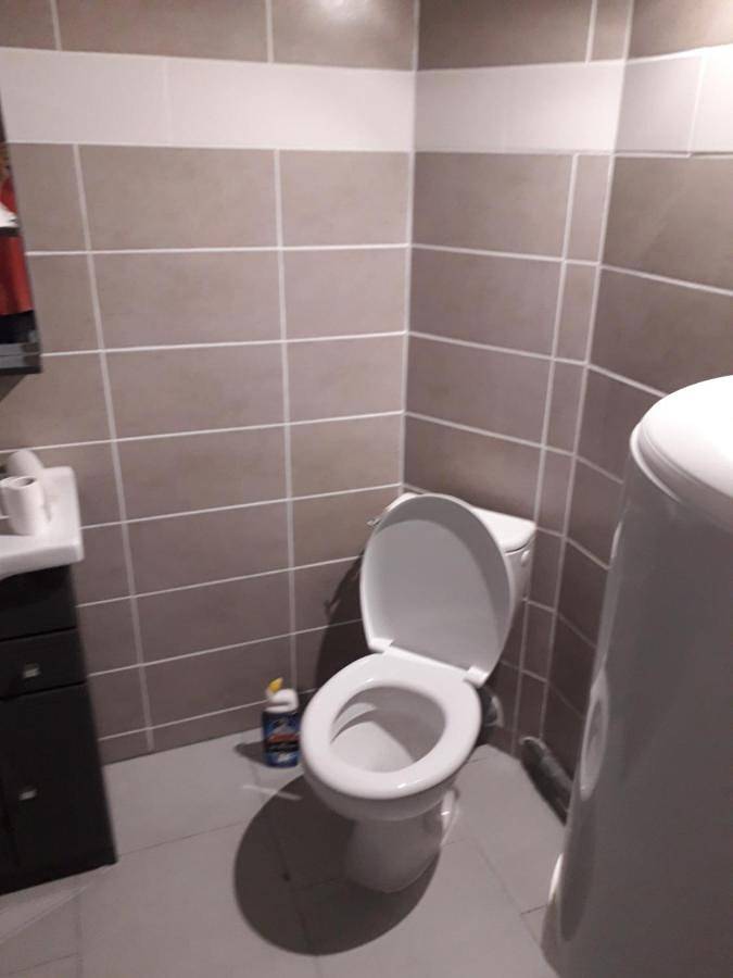 Appartement entier, One-Bedroom Apartment in Remoulins, Région de Nîmes