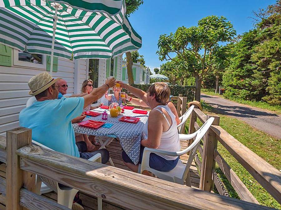 Camping La Maïre - Mobilhome 6 personnes - 2 chambres 4/6 places terrasse semi-couverte Tv sans clim in Sérignan, Côte d'Améthyste