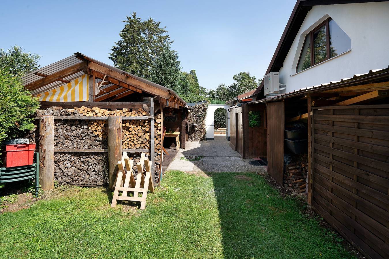 Appartamento intero, "Antilope" appartamento per le vacanze in Würmtal con terrazza, Wi-Fi e aria condizionata in Monaco di Baviera, Alta Baviera