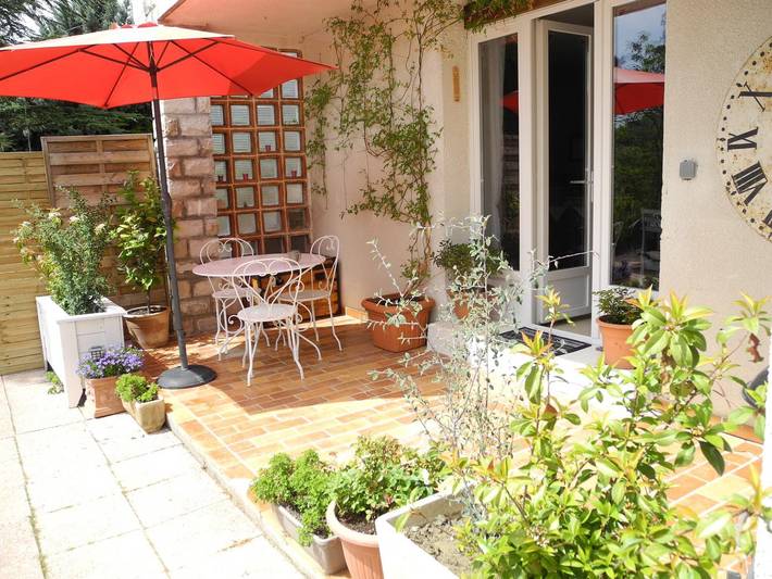 Gîte pour 2 personnes, avec Terrasse ainsi que Jardin et Piscine