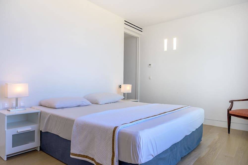 4 bedroom accommodation in Siros in Poseidonia, Syros