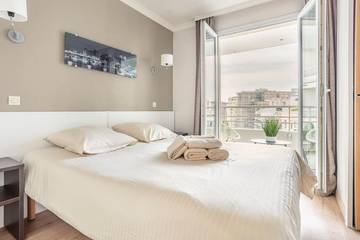 Gîte pour 2 personnes, avec terrasse dans Paris La Défense Arena