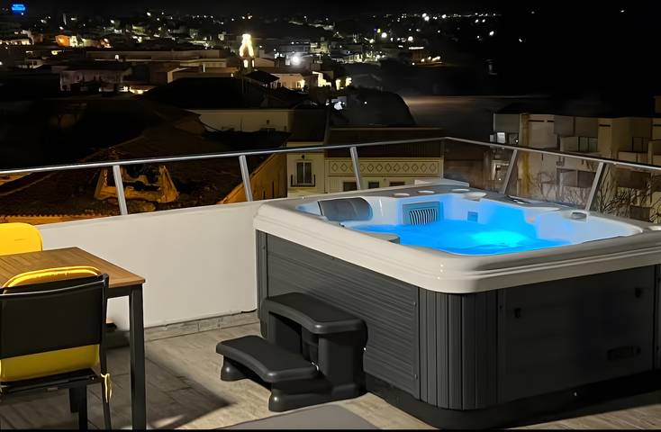 Holiday Home 'The Ocean Rooftop' with Sea View, Wi-Fi and Air Conditioning