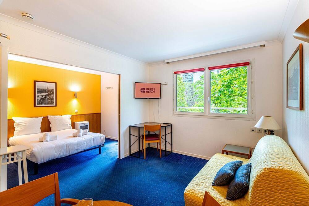 Appartement entier, Guestready - Séjour confortable avec balcon in Courbevoie, Hauts-de-Seine