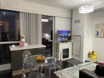 Vacation Apartment for 4 Guests in Toronto, Lake Ontario (Canada), Picture 1