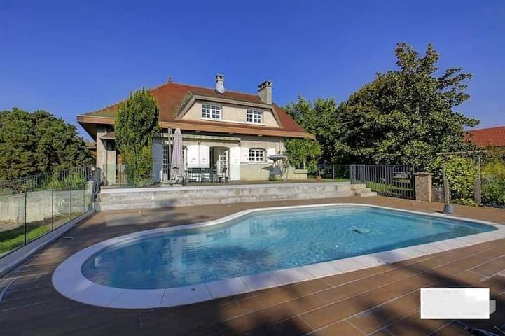 Location de vacances pour 12 personnes, avec Terrasse et Jardin à Les Abrets